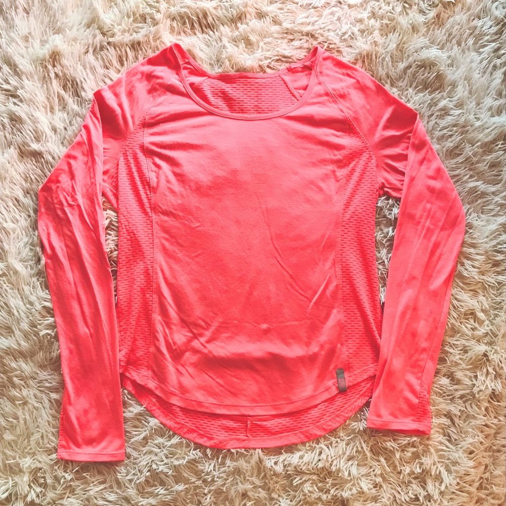Under Armour / Like New Condition / Coral / Medium / Thumbholes / Zipper Storage - Picture 6 of 10